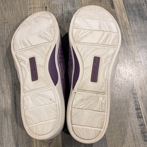 Skechers Arch Fit Slip Ons - Picture 8 of 9